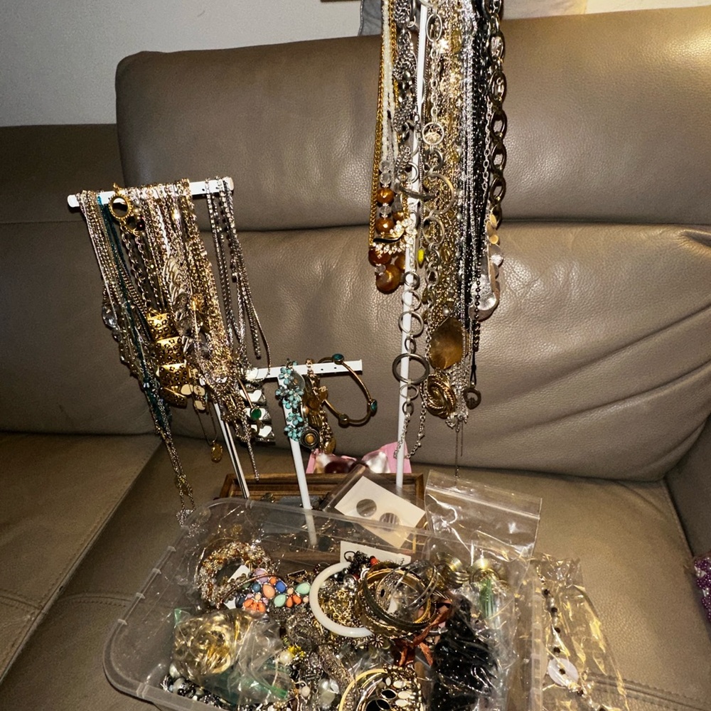 Assorted Jewelry Collection - Picture 2 of 8